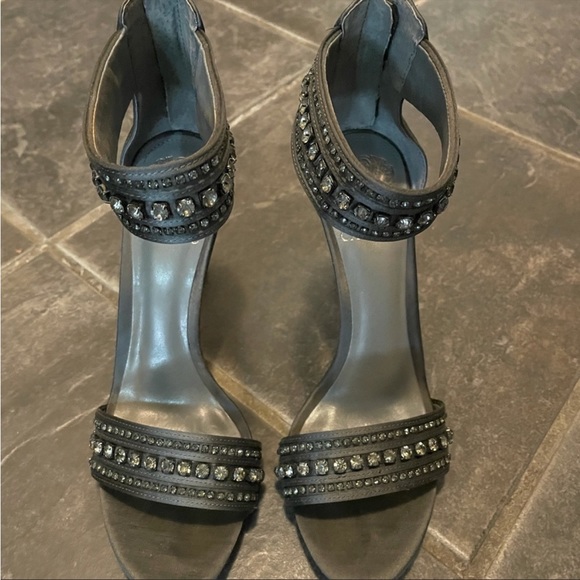 Vince Camuto heels - Picture 1 of 5